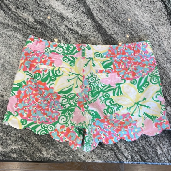 Lilly Pulitzer size 12 Buttercup shorts - Picture 2 of 3